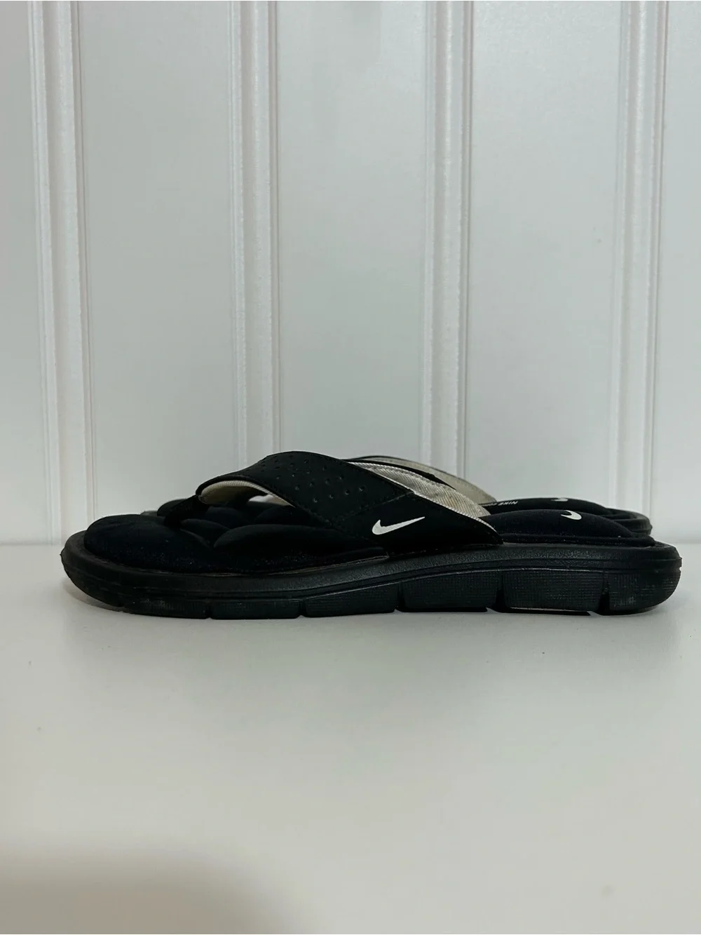 Nike gel comfort thong black white flip flop slippers
